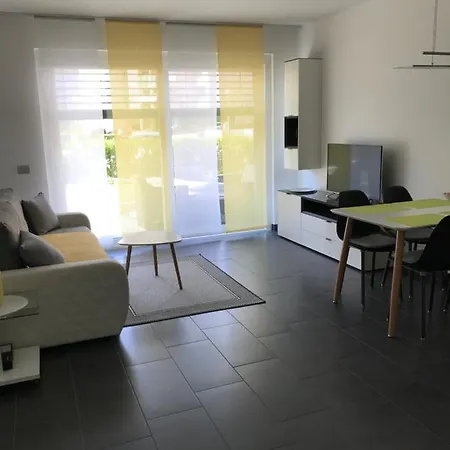 דירה Schoene Neubauwohnung Mit Garten *