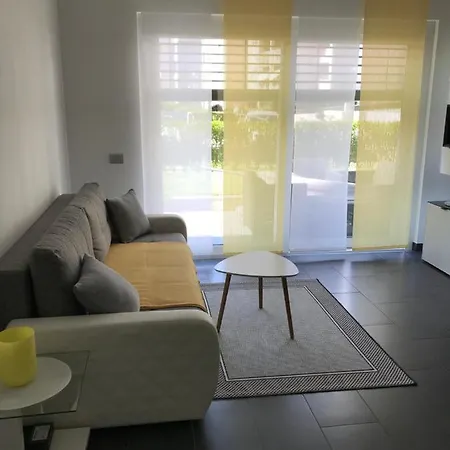 Schoene Neubauwohnung Mit Garten Appartamento *