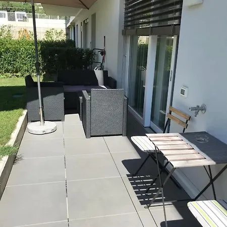 Schoene Neubauwohnung Mit Garten דירה