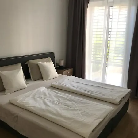 דירה Schoene Neubauwohnung Mit Garten מראנו