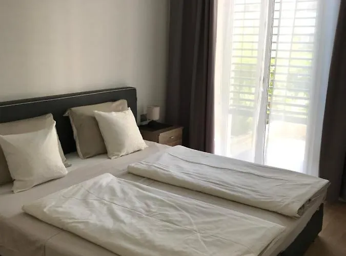 Apartment Schoene Neubauwohnung Mit Garten Merano