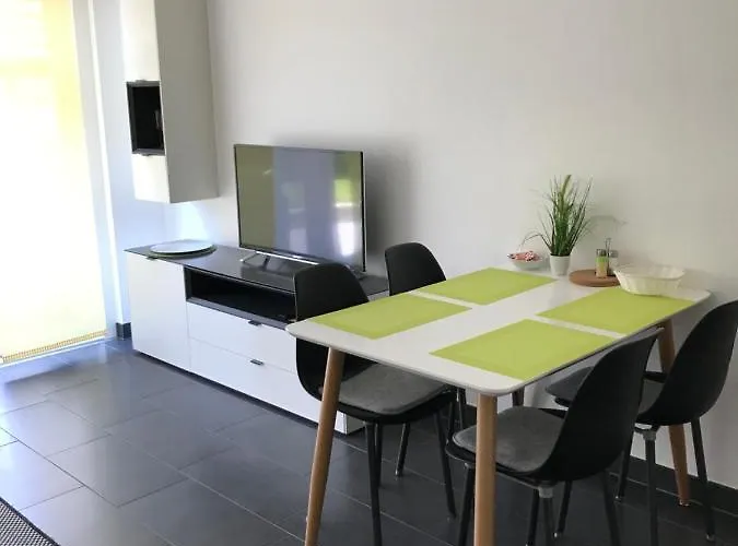 Schoene Neubauwohnung Mit Garten Merano